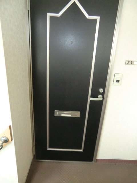 見附市葛巻１丁目のアパートの玄関