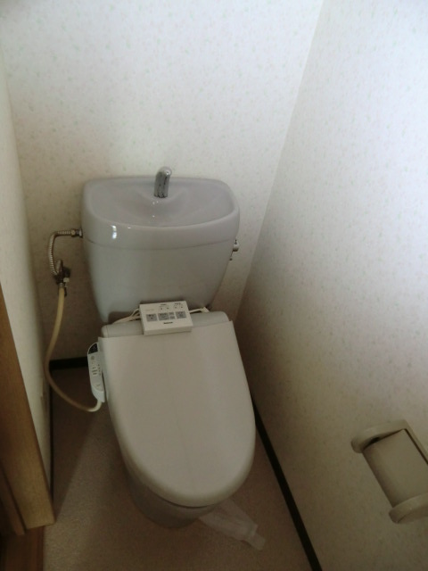 見附市葛巻１丁目のアパートのトイレ