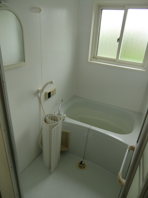 見附市葛巻１丁目のアパートの浴室