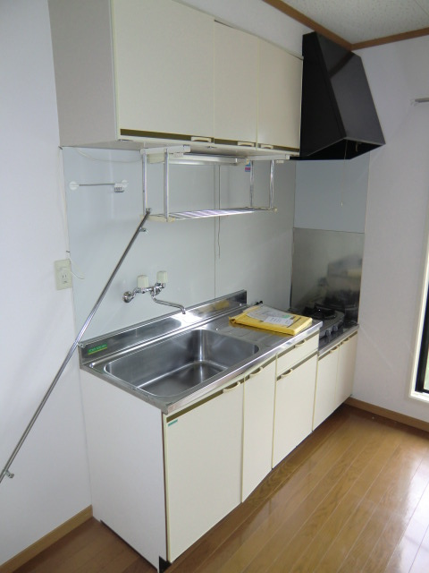 見附市葛巻１丁目のアパートのキッチン