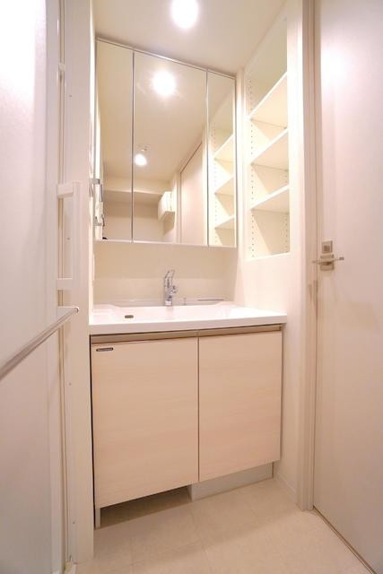 クラリティア文京湯島の独立洗面台|※写真は同タイプの別室になります