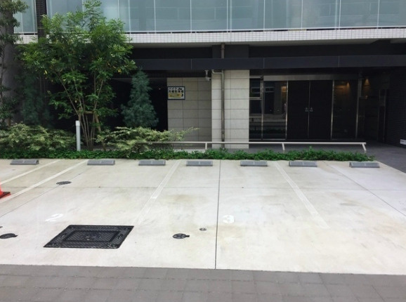 コンフォリア心斎橋EASTの駐車場