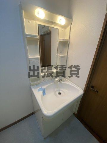 仲介手数料0円！！ブルーウェーブマンションの独立洗面台