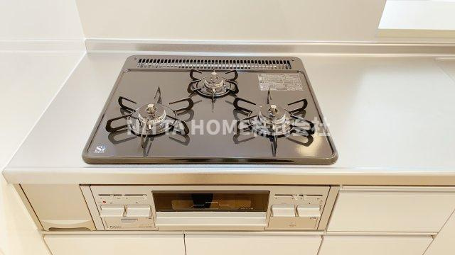 アンジュヴェールⅡのキッチン|３口ガスコンロで料理のしやすいキッチン◎