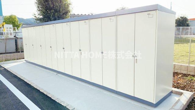 アンジュヴェールⅡのバルコニー|室外物置つきで便利です(^^♪