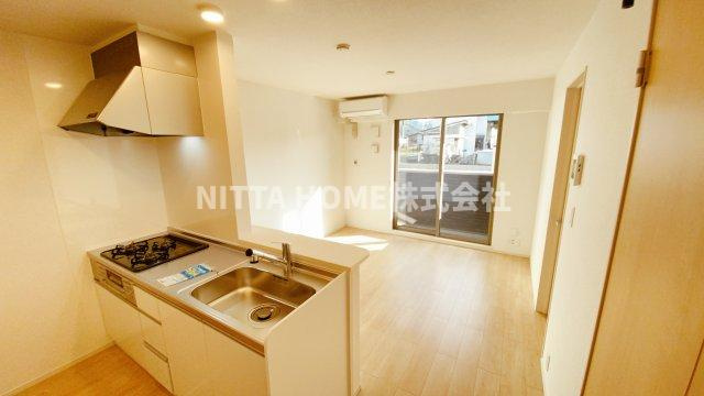 アンジュヴェールⅡの居間・リビング|南向きで日当たり良好なリビングルームです◇