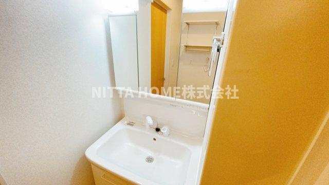 アンジュヴェールⅡの洗面所|3面鏡付きの洗面台はうれしいですねー(^^)/