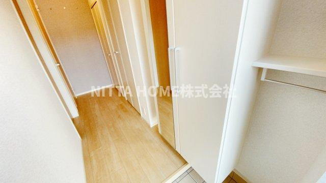 アンジュヴェールⅡの玄関|大きなシューズボックス付きの玄関です◎