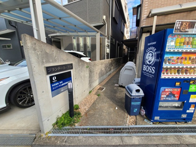 【エントランス】 | ブランドール・サム | 外観とマッチしたエントランスです