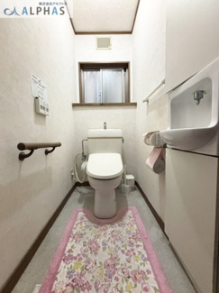 【トイレ】 | 神戸市長田区宮丘町一丁目　一戸建て | 1階手洗い器付き洗浄便座付きトイレ♪