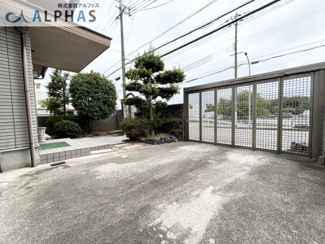 【駐車場】 | 神戸市長田区宮丘町一丁目　一戸建て | 駐車スペースにはゲートがあります♪