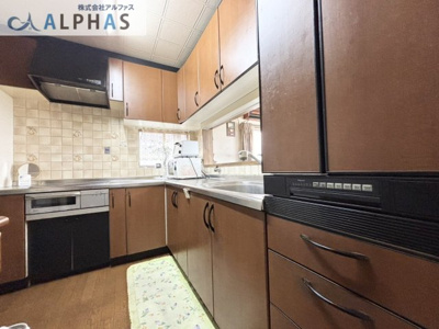 【キッチン】 | 神戸市長田区宮丘町一丁目　一戸建て | L字型キッチン採用で作業効率の良い動線♪