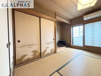 【和室】 | 神戸市長田区宮丘町一丁目　一戸建て | 2階和室約6帖には床の間があります♪