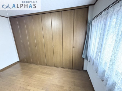 【洋室】 | 神戸市長田区宮丘町一丁目　一戸建て | 2階洋室約6帖の収納は大容量です♪