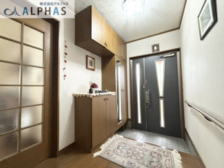 【玄関】 | 神戸市長田区宮丘町一丁目　一戸建て | 玄関がいつも片づく大容量シューズボックス！