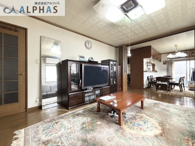 【居間・リビング】 | 神戸市長田区宮丘町一丁目　一戸建て | 明るい開放感のある広々としたLDK約20帖♪