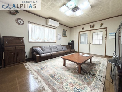 【居間・リビング】 | 神戸市長田区宮丘町一丁目　一戸建て | リビング横に隣接する和室の扉を広げると、さらに開放感が増します♪