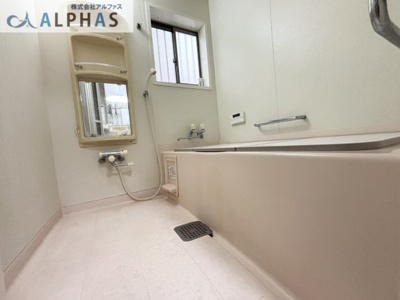 【浴室】 | 神戸市長田区宮丘町一丁目　一戸建て | 浴室に窓があるので換気やカビ対策などもバッチリ！