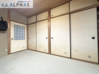 【洋室】 | 神戸市長田区宮丘町一丁目　一戸建て | 1階洋室約6帖には大容量収納があります♪