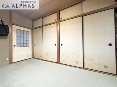 【洋室】 | 神戸市長田区宮丘町一丁目　一戸建て | 1階洋室約6帖には大容量収納があります♪