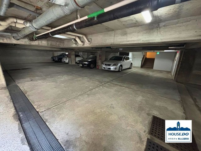 駅チカ徒歩約5分！R7,4月リフォーム済♪エスポア覚王山　の駐車場|敷地内屋内式平面駐車場