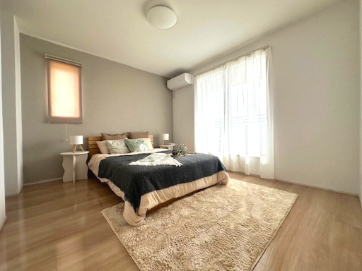 【新築戸建】　いわき市泉もえぎ台3期の寝室|1号棟モデルハウス　洋室は和室と比べて家具を置いたり敷物を敷いたりと、カスタマイズ性が高いので、自分の好みの部屋にしやすいです。