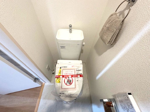 【新築戸建】　いわき市泉もえぎ台3期のトイレ|1号棟モデルハウス　1階と2階に完備されているので、朝の忙しい時間帯に困ることはありません。