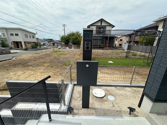 【新築戸建】　いわき市泉もえぎ台3期のセキュリティ|1号棟モデルハウス　TVモニター付きインターフォンを使う大きなメリットは、カメラが付いていることによる防犯性の高さです。