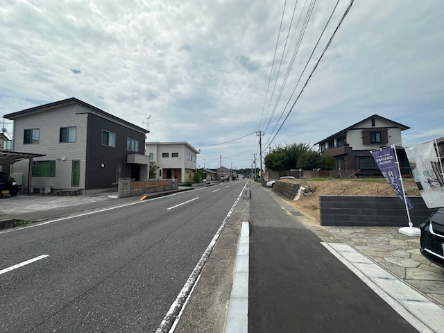 【新築戸建】　いわき市泉もえぎ台3期の前面道路含む現地写真|南側12ｍ公道