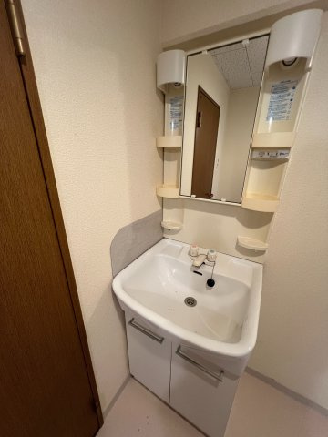 北園パークマンションの独立洗面台|（写真は105号室のものです）