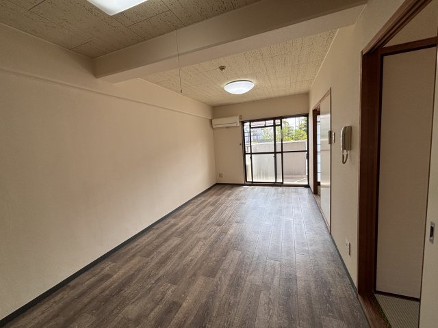 北園パークマンションの居間・リビング|（写真は105号室のものです）