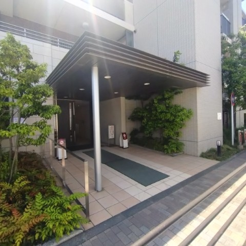 ルネ　ファンタグラーレ府中是政のエントランス|清潔なエントランスです