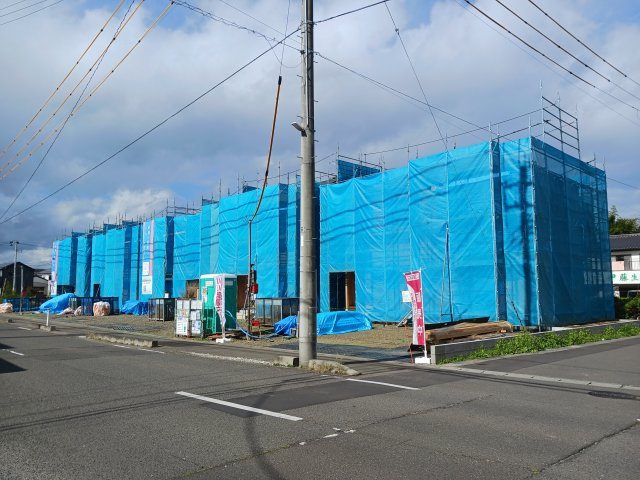 【前面道路含む現地写真】