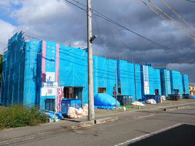 【前面道路含む現地写真】