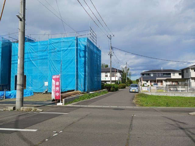 【前面道路含む現地写真】