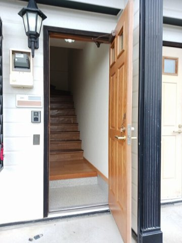 クレストールタカハシの玄関