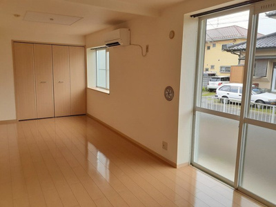 【居間・リビング】 | ロイヤルエステート神明Ａ