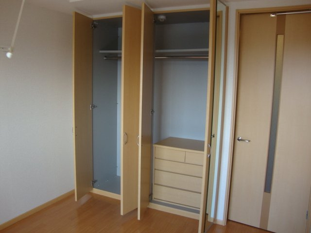 グリーングラス弐番館の収納|クローゼット