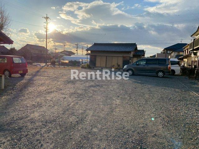 ハイツヤマザキBの駐車場