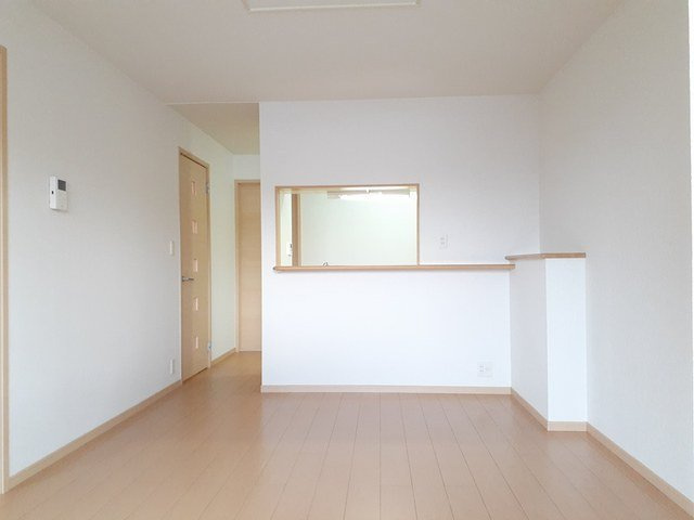 レジデンスイナリＡの居間・リビング