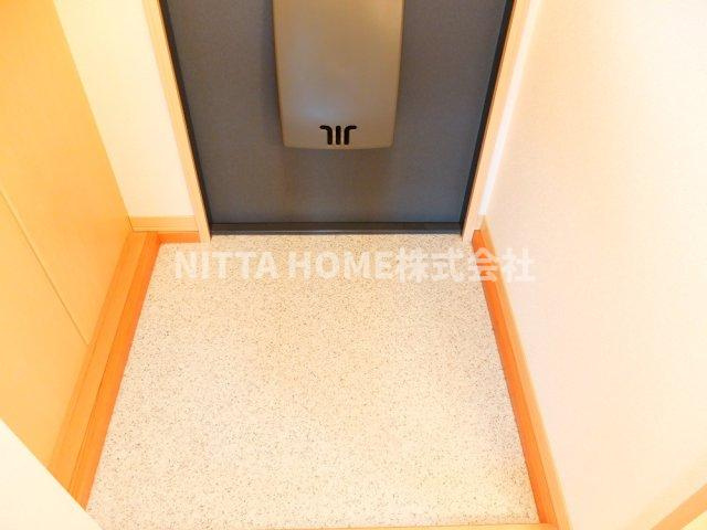 ラフォーレ柏原の玄関|広いスペースの玄関です♪