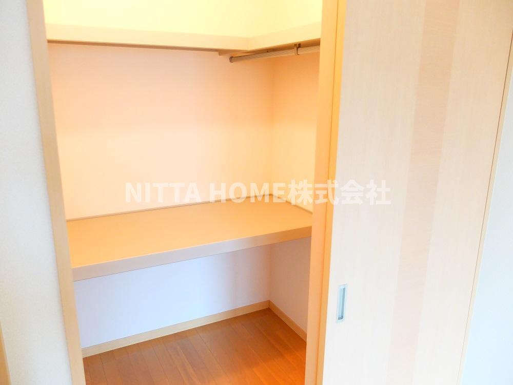 ラフォーレ柏原の設備|こちらの大きな収納も収納力GOOD(*^^)v