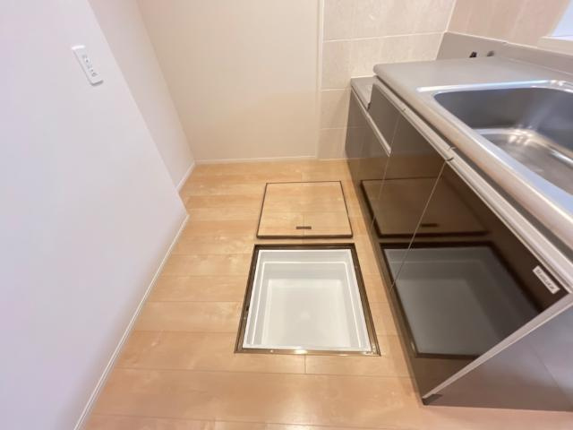 グランブールのキッチン|床下収納