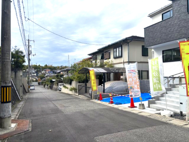安佐北区亀崎2丁目24-1期の前面道路含む現地写真