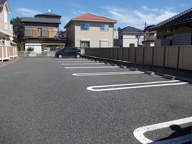 ウェ－ルの駐車場