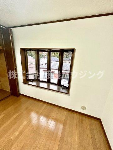 塚脇１丁目一戸建の内装|窓