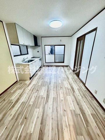 塚脇１丁目一戸建の居間・リビング