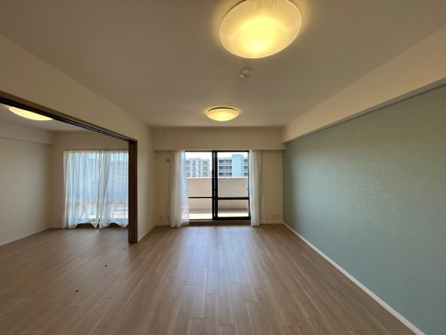 アクアフォレスタ・ルネ稲毛フォレスタ棟の居間・リビング|こちらの居間で趣味の時間をお楽しみください