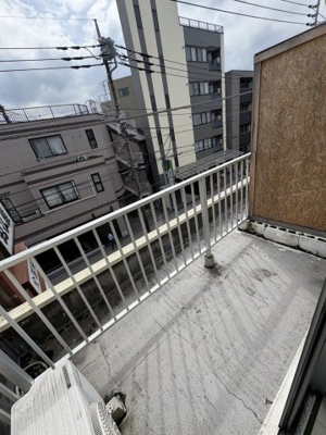 【バルコニー】 | 国立シティハイツ | 隣のお部屋写真になります。