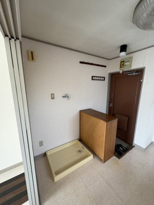 【玄関】 | 国立シティハイツ | 隣のお部屋写真になります。